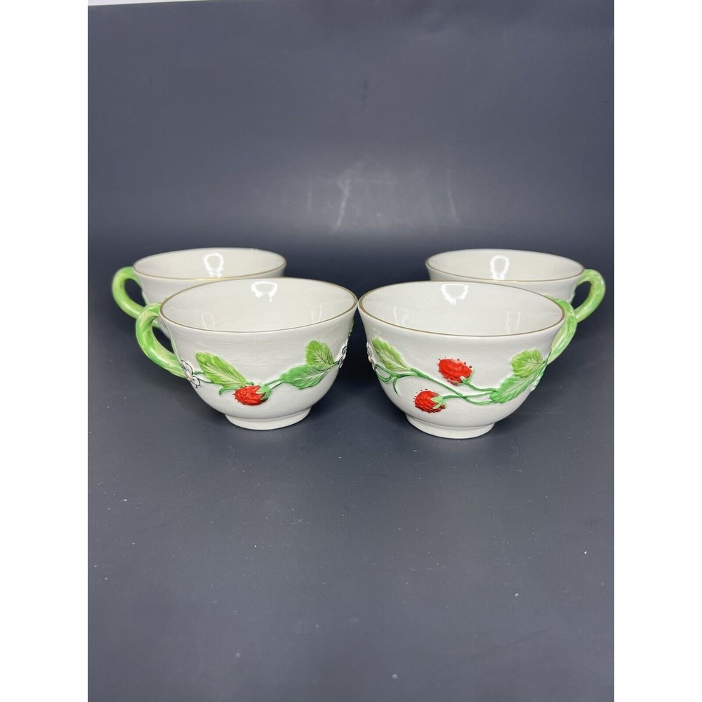 vintage Mottahedeh Design Strawberry Tea cup Set of 4